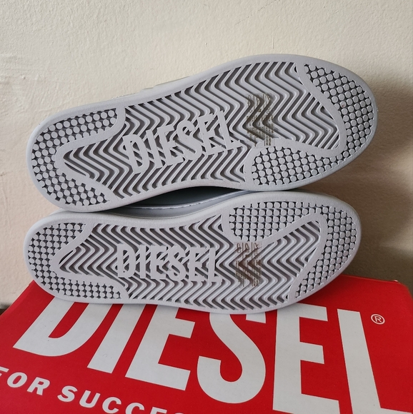 Diesel S-Athene Low Women's Silver Leather Designer Sneakers Shoes Size 7.5 - Picture 8 of 9